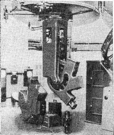 Рис. 34. Спектрограф, укрепленный на окулярном конце телескопа