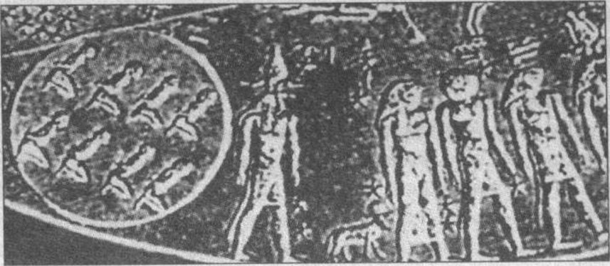 Рис. 39. Фрагмент дендерского зодиака, изображающий Луну как населенный мир (диск слева) и круглоголовую фигуру (третья слева)