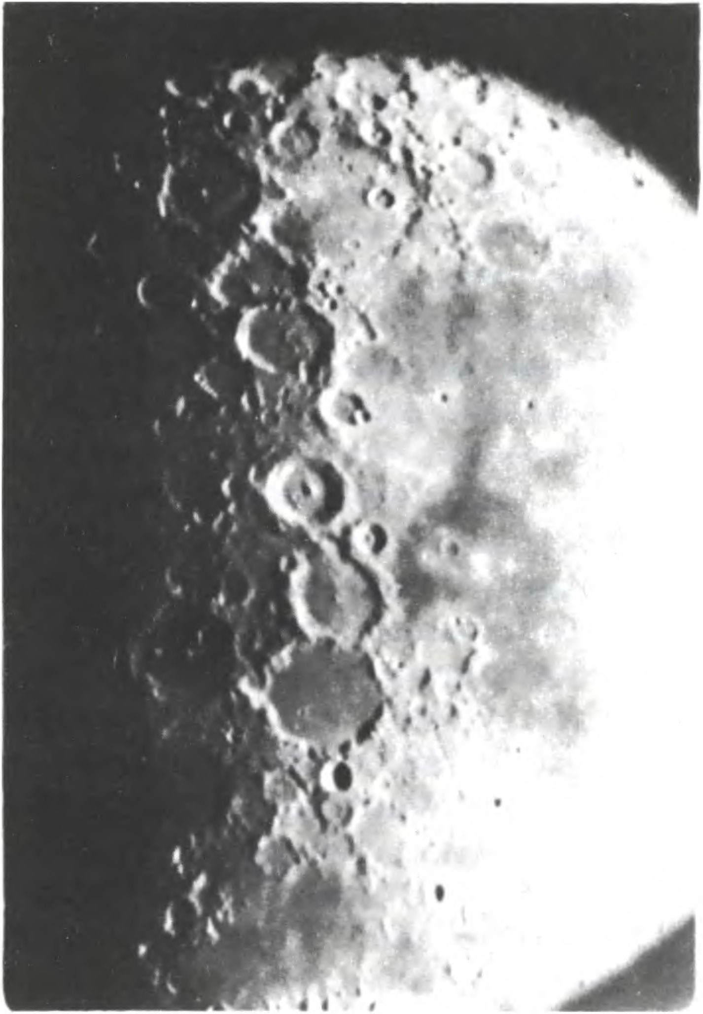 Фотография Луны, сделанная с помощью любительского телескопа А. Фомина