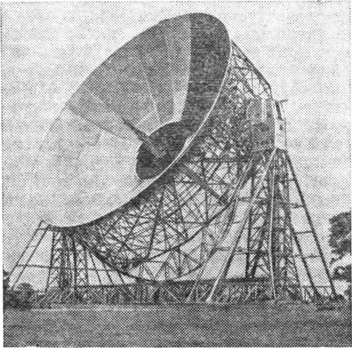 Рис. 20. Радиотелескоп обсерватории Джодрелл Бэнк (Англия) диаметром 76 м