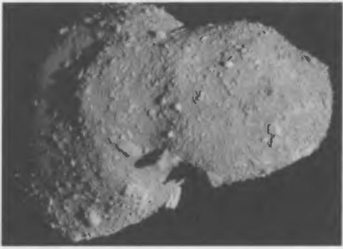 Рис. 4.31. Астероид Итокава (25143 Itokawa) размером 535×294×209 м в своем движении должен испытывать заметное влияние эффекта Ярковского. Фото получено японским зондом «Хаябуса» в 2005 г. Взяв образец вещества с поверхности астероида, этот зонд 13 июня 2010 г. вернулся на Землю
