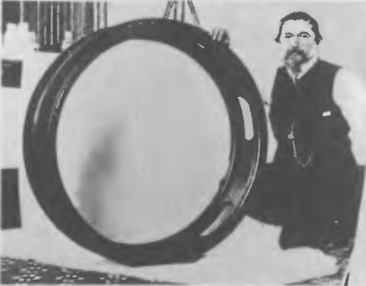 Рис. 3.12. 36-дюймовый двухлинзовый объектив (флинт + крон) для Ликского рефрактора (одна его флинтовая линза весит 170 кг)
