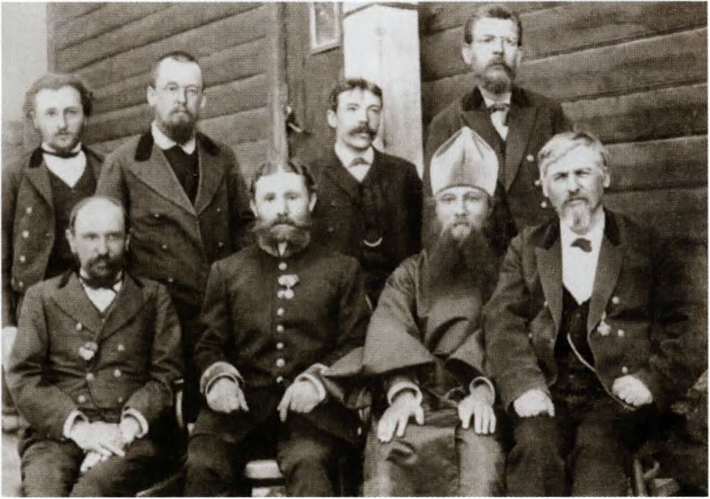 Циолковский (во втором ряду второй слева) в группе учителей Калужского уездного училища. Фото из собрания ГМИК 1895 г