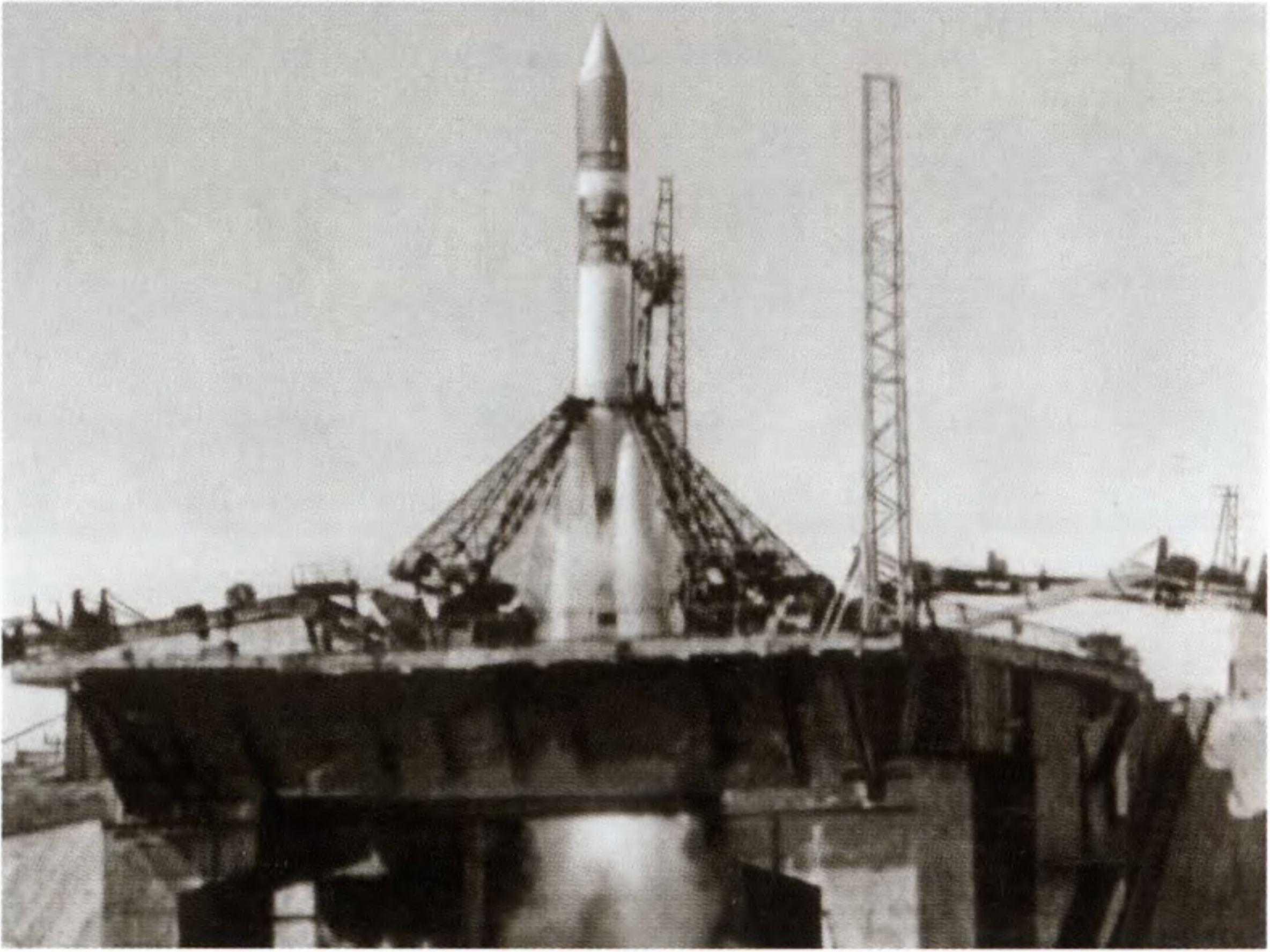 12 апреля 1961 года с гагаринского «Поехали!» начался первый полет человека в космос