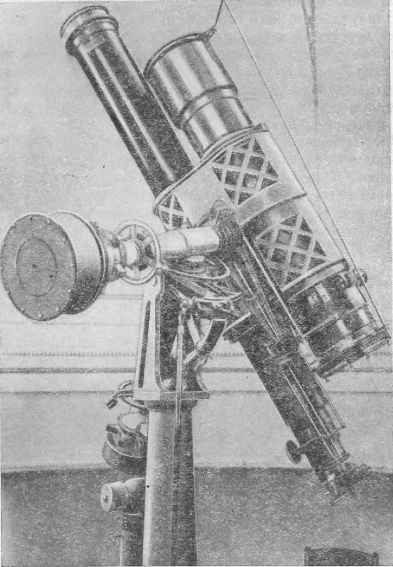 Рис. 72. Бредихинский астрограф Пулковской обсерватории (установлен в 1892 г.)