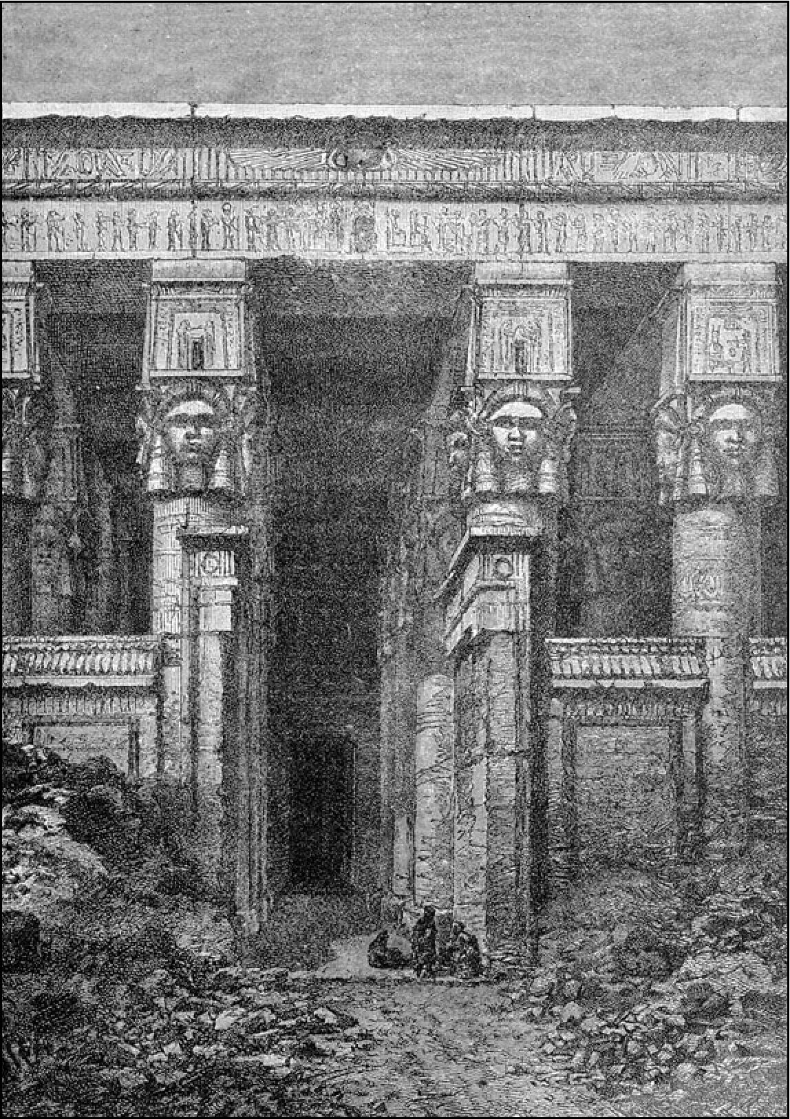 Большой небесный двор, вход в храм Хатхор, Дендера